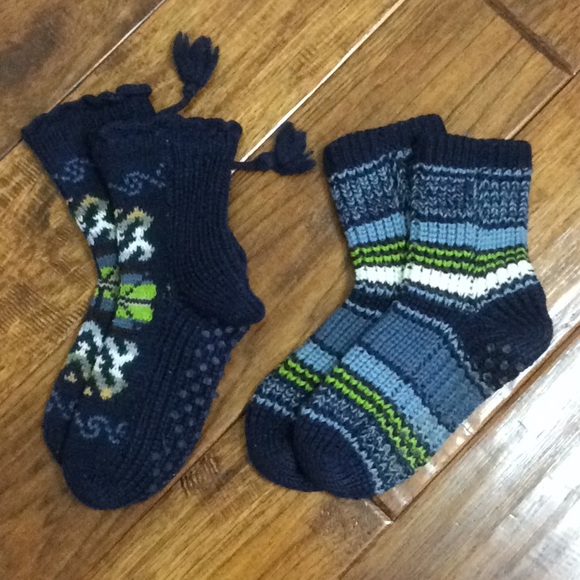 2 pairs of skid resistant socks - Picture 1 of 1